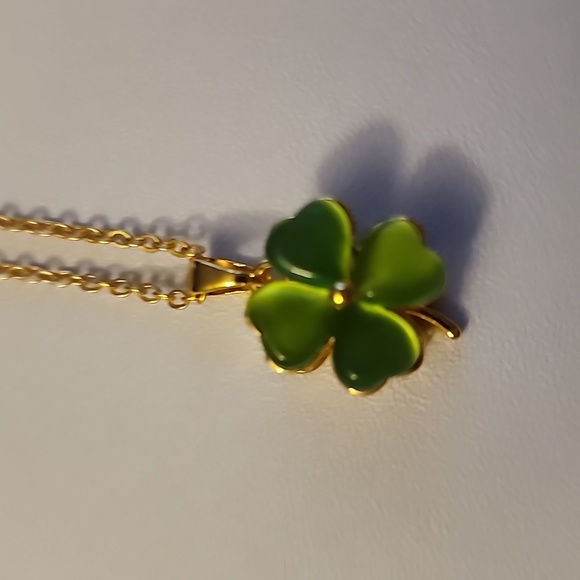 Four Leaf Clover Fidget Necklace Perfect if you are a fidgeter & Beautiful Irish - Picture 3 of 5
